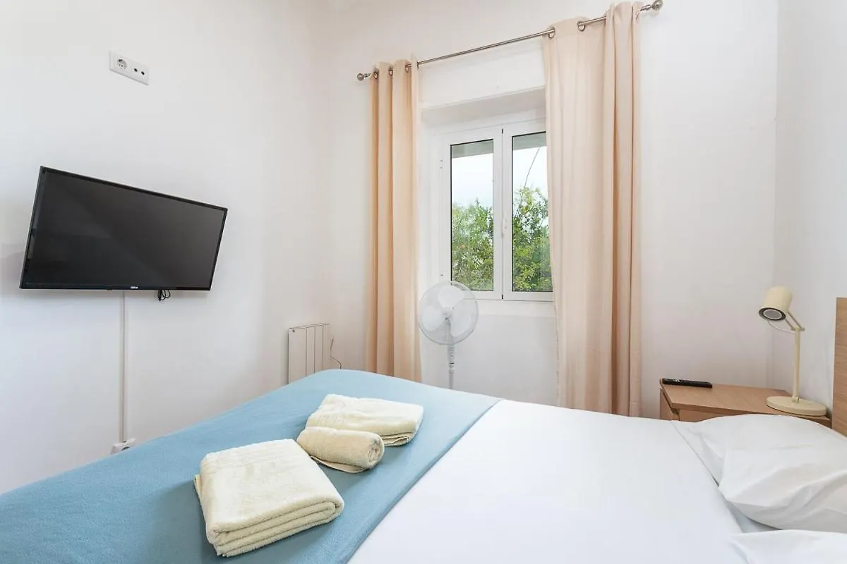 Blife Salinya Private Rooms At N125 Olhao Homestay