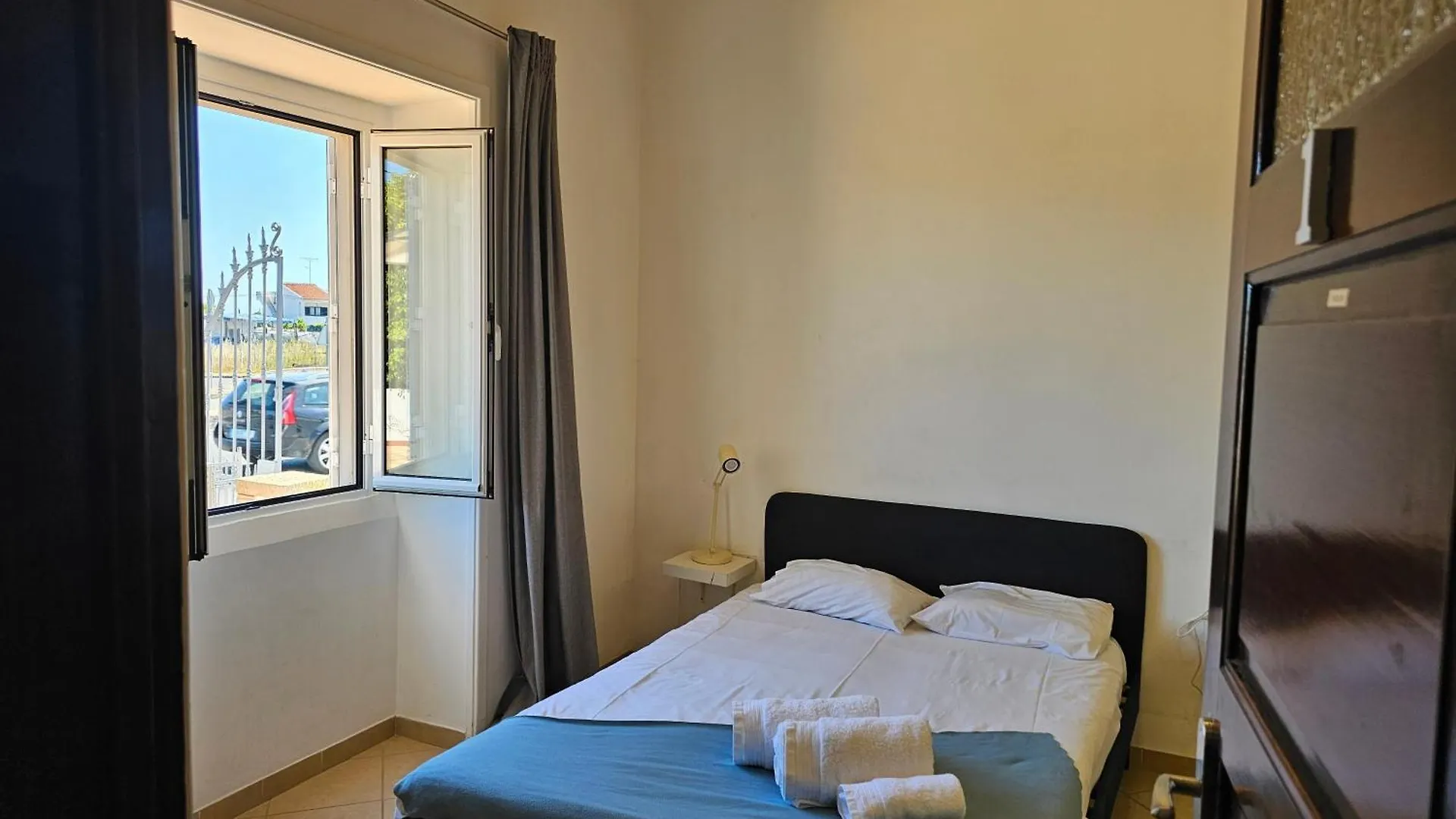 Blife Salinya Private Rooms At N125 Olhão Portugal